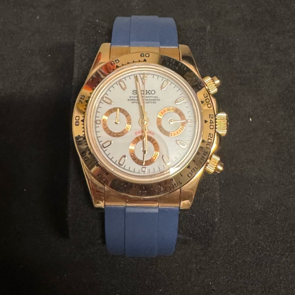 SEIKO DAYTONA
‘SEIKOMOD SEITONA’
Rose Gold w/ Blue Oysterflex rubber bracelet